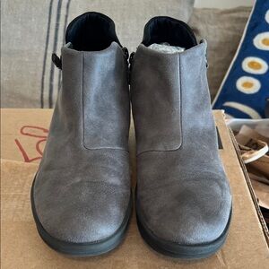 Clarks Gray Heeled Boots zipper gray black handle boots sz us 9. Leather.